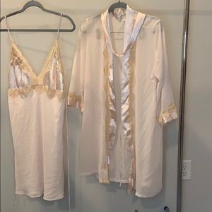 Nightie and robe set
